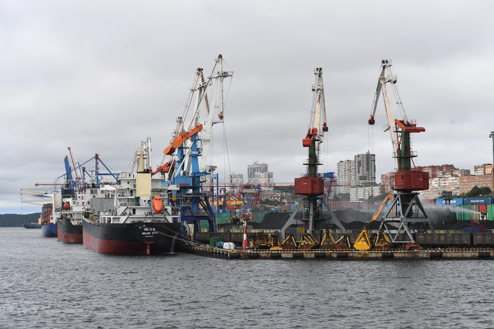 Продолжается ремонт и модернизация морского порта