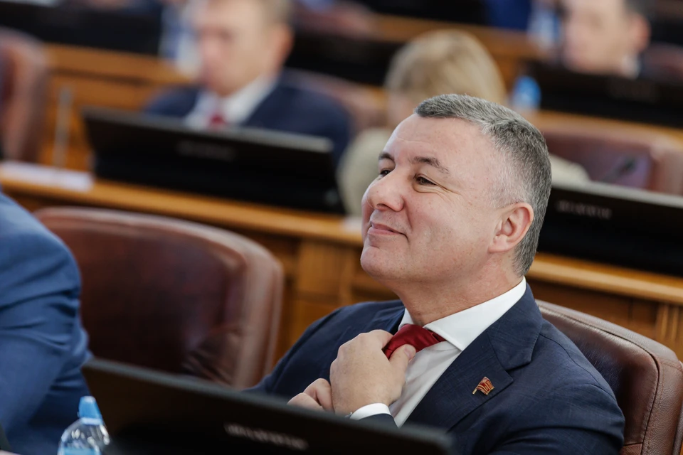 Многие депутаты признались, что первое заседание для них волнительно.