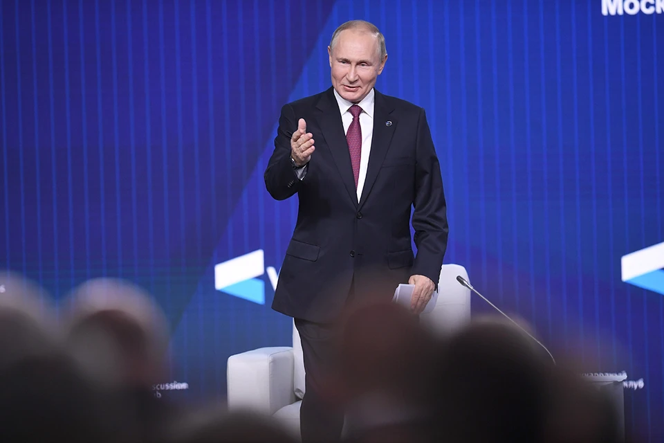 Владимир Путин привел народную поговорку про лом, говоря о мощности стран