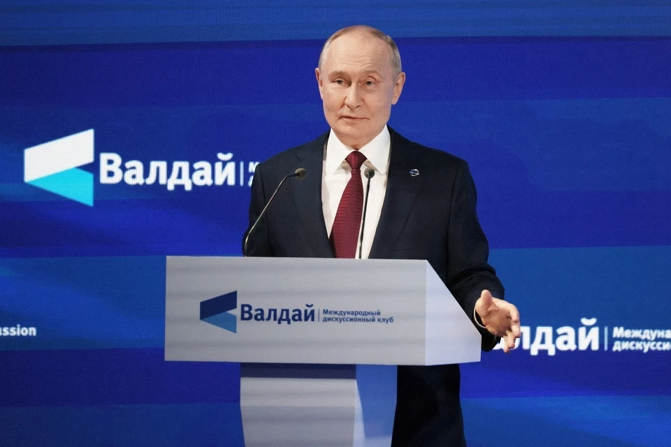 «Аэропорт - самолет - зал»: Путин с досадой описал сценарий всех своих поездок по миру