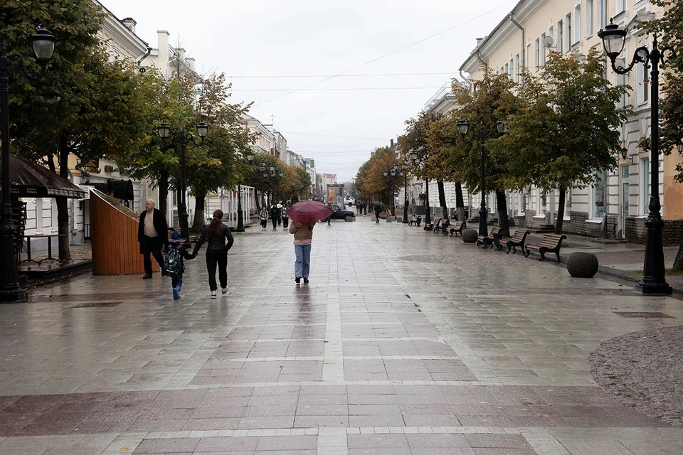 Улица Трёхсвятская под дождём.