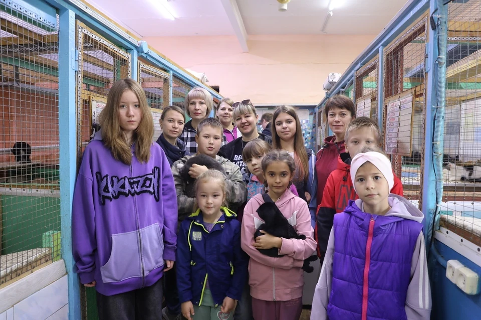 Сотрудники завода организовали поездку с детьми в заринский приют «Шанс»