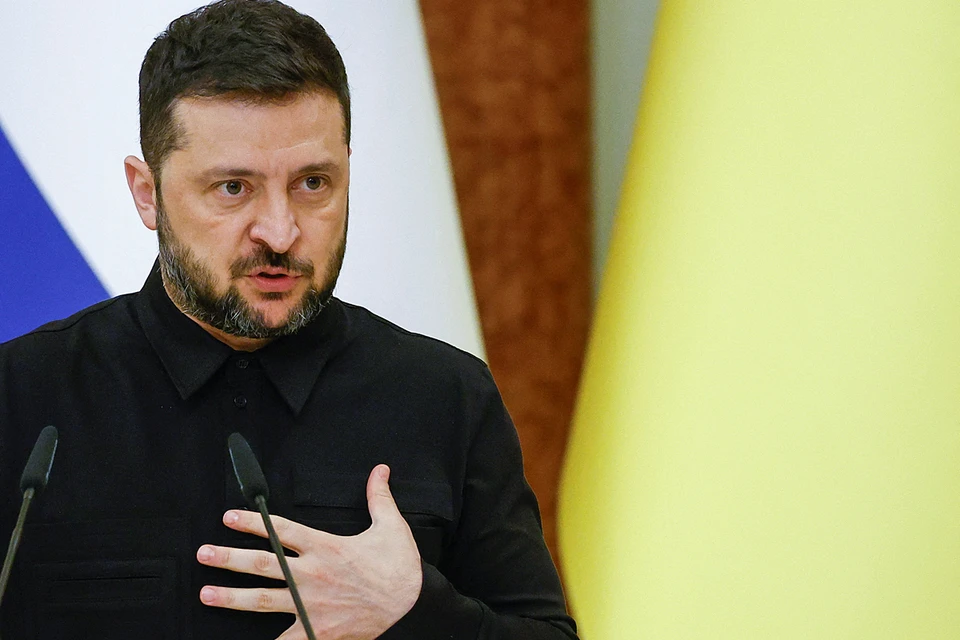 Зеленский как бы опровергает заявления старших товарищей в Европе и Америке о том, что русская экономика разорвана в клочья