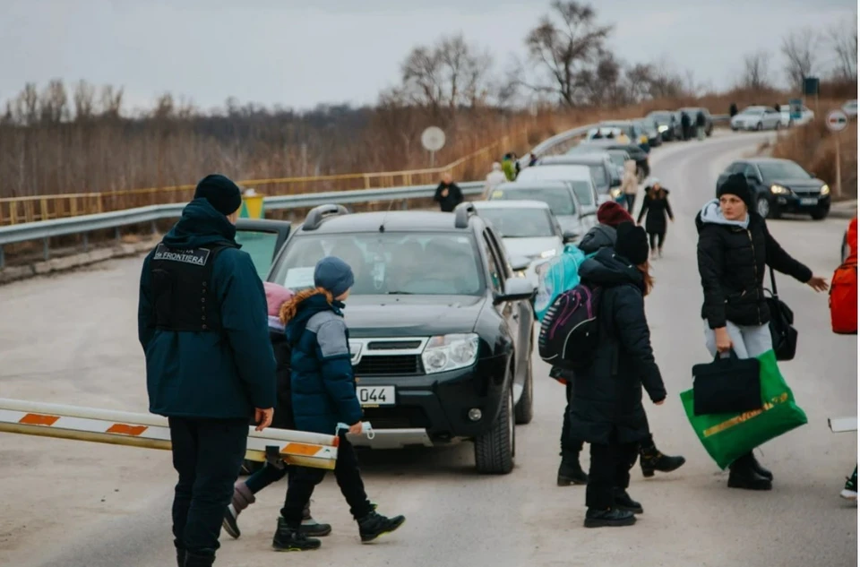 По мнению специалистов в области пассажирских перевозок, с 12 октября очереди на молдавско-румынской границе вырастут в несколько раз. Фото: Пограничная полиция РМ