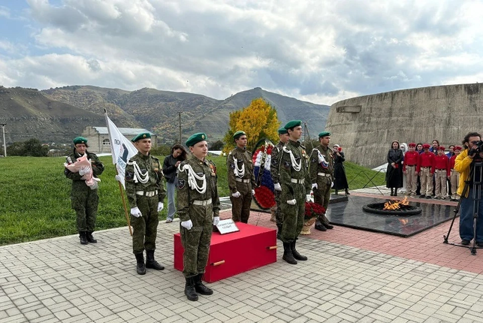 Прах 11 воинов Советской Армии похоронили с соблюдением всех воинских почестей. Фото: СУ СКР по КЧР.