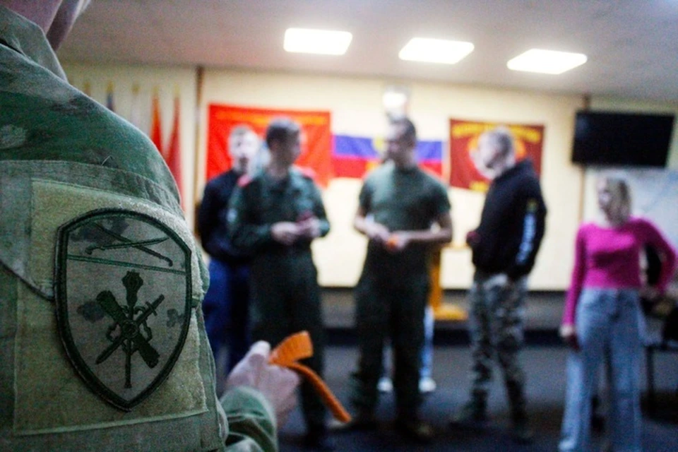 Ребят Геническа обучили оказанию неотложной помощи. Фото: управление Росгвардии по ХО