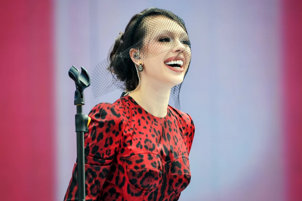 Рэп-исполнительница Инстасамка (Дарья Зотеева) обвинила 35-летнего стилиста Николая Овечкина в мошенничестве
