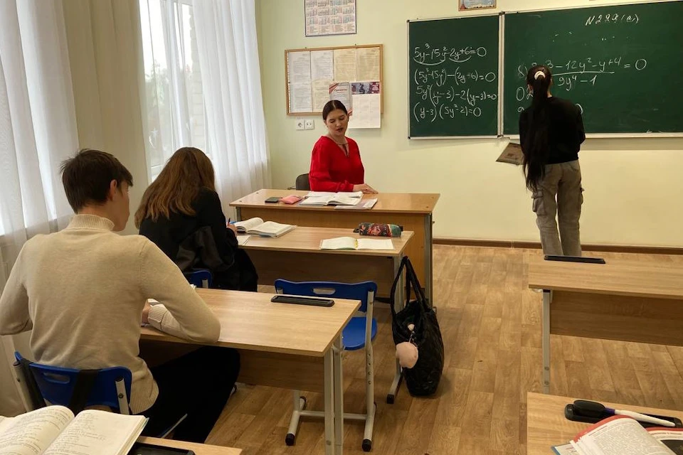 Анна Доненко преподает математику ребятам с 5-го по 10-й классы Фото: Вадимская школа