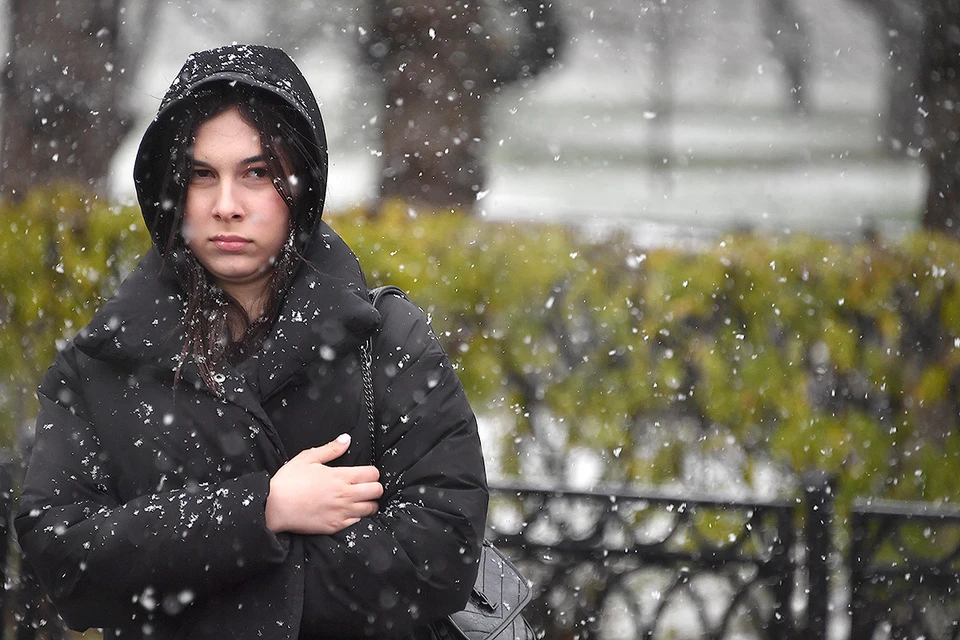 Первый снег в Москве осенью - напоминание о скорых зимних холодах.