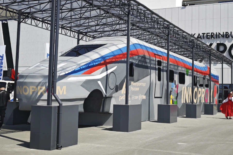 Образец высокоскоростного поезда для ВСМ.