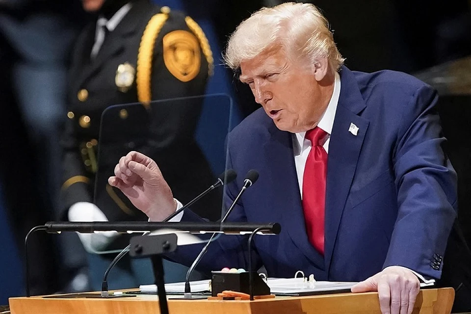 Трамп пошутил, что рассчитывает получить Нобелевскую премию мира в 2026 году. Фото: архив Reuters.