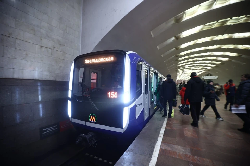 Для Новосибирского метрополитена указание конечных станций на поездах является новинкой. Фото: пресс-центр Мэрии г. Новосибирска.