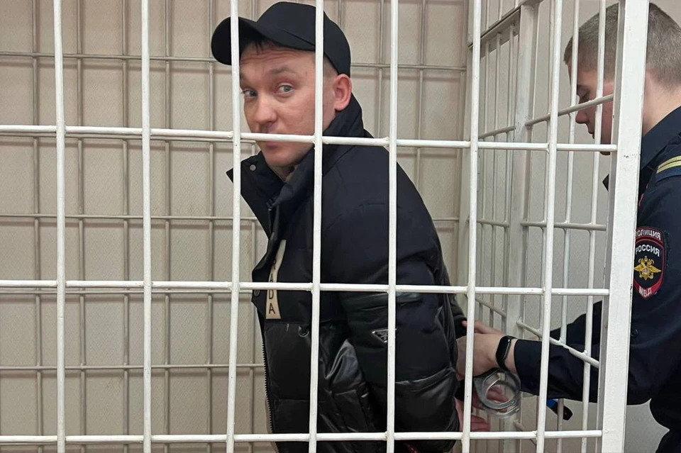 За решеткой Хлебников не впервые.