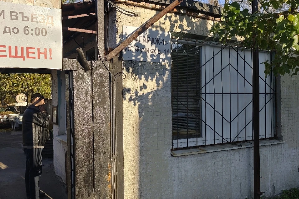 ККИ попросил убрать гаражи с КАС "Гараж 1" на Фучика, 14. Фото: тг-канал "Мегаполис | ДТП и ЧП | Санкт-Петербург | Питер"