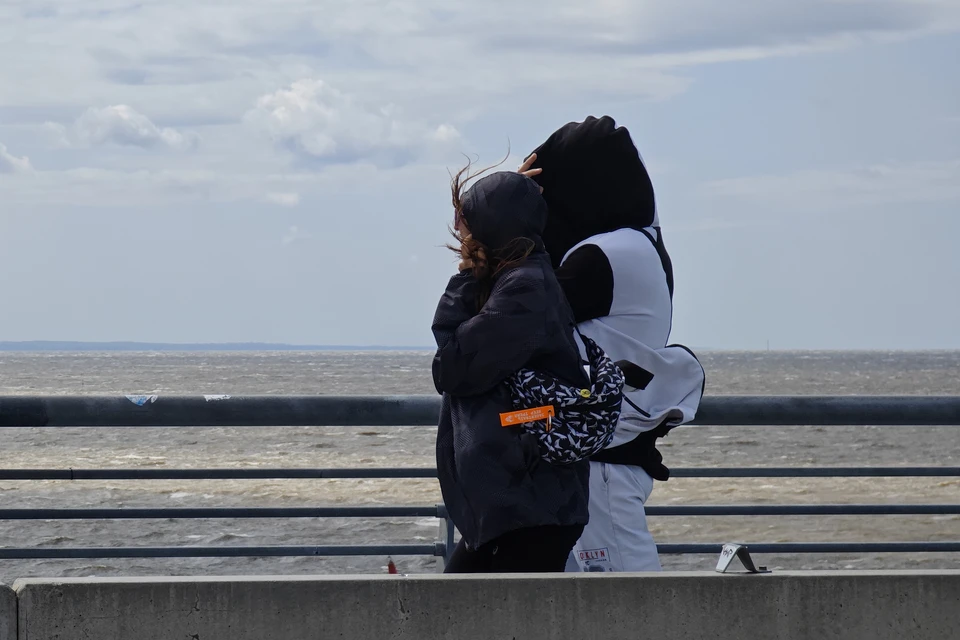 В Крыму действует штормовое предупреждение из-за усиления ветра.