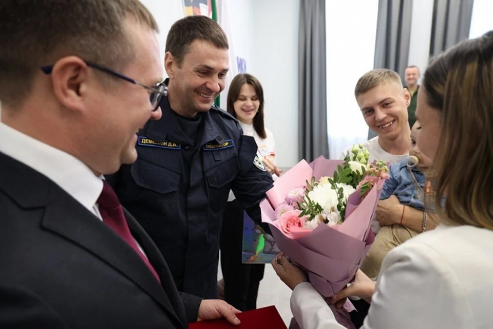 Дмитрий Демешин встретился с участниками СВО и их семьями. Фото: правительство Хабаровского края.