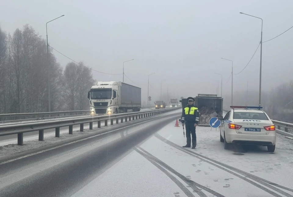 Трассу Пермь-Екатеринбург перекрыли из-за ДТП. Фото: Госавтоинспекция Свердловской области