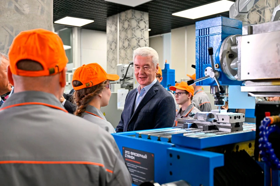 Кто-то изучит здесь работу на фрезерном станке... Фото: Пресс-служба мэра и правительства Москвы