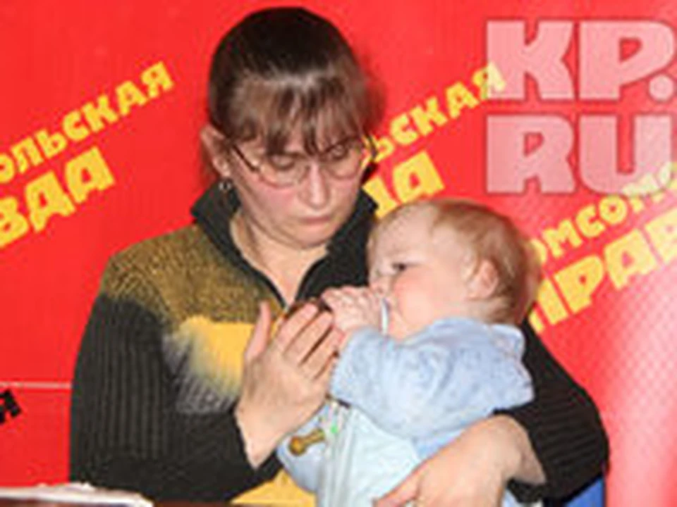 Лидия Аксенова, мама четверых детей. На фото она с 11-месячным Ванечкой.
