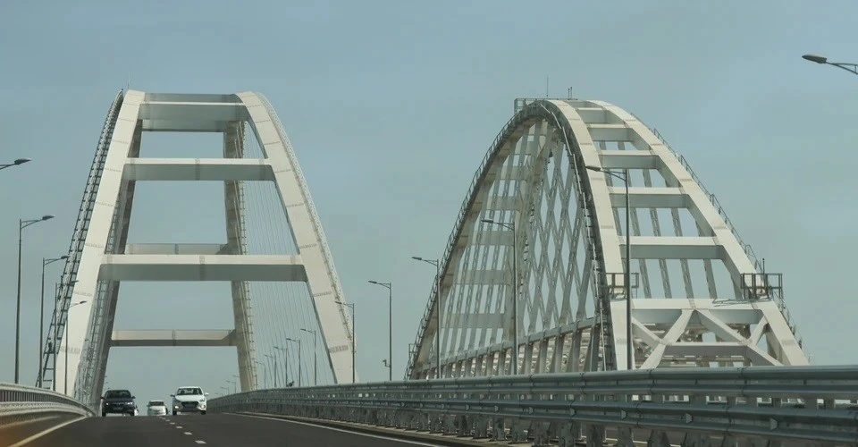 Движение автомобилей по Крымскому мосту временно перекрыли 21 октября