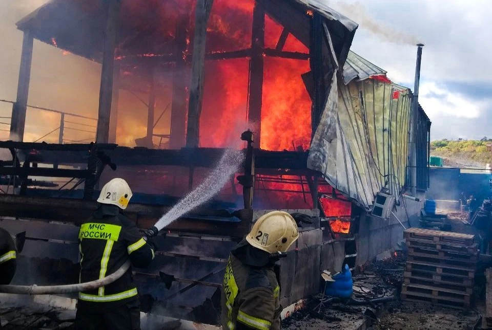 Причину возгорания установят эксперты. Фото: МЧС Крыма/Tg
