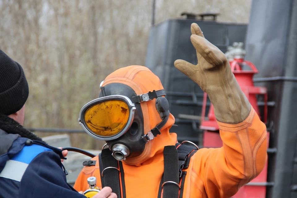 Холодная и мутная енисейская глубина- привычное место работы для водолаза 6 разряда Павла Малышева.