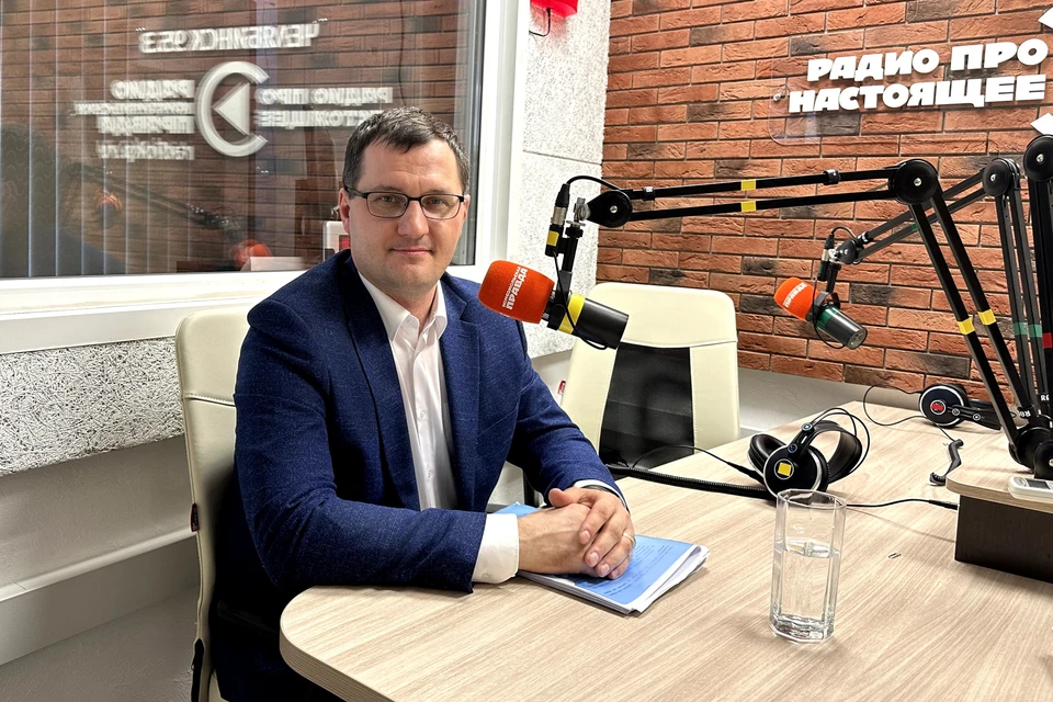 Министр образования и науки Челябинской области Виталий Литке в студии радио «КП-Челябинск».