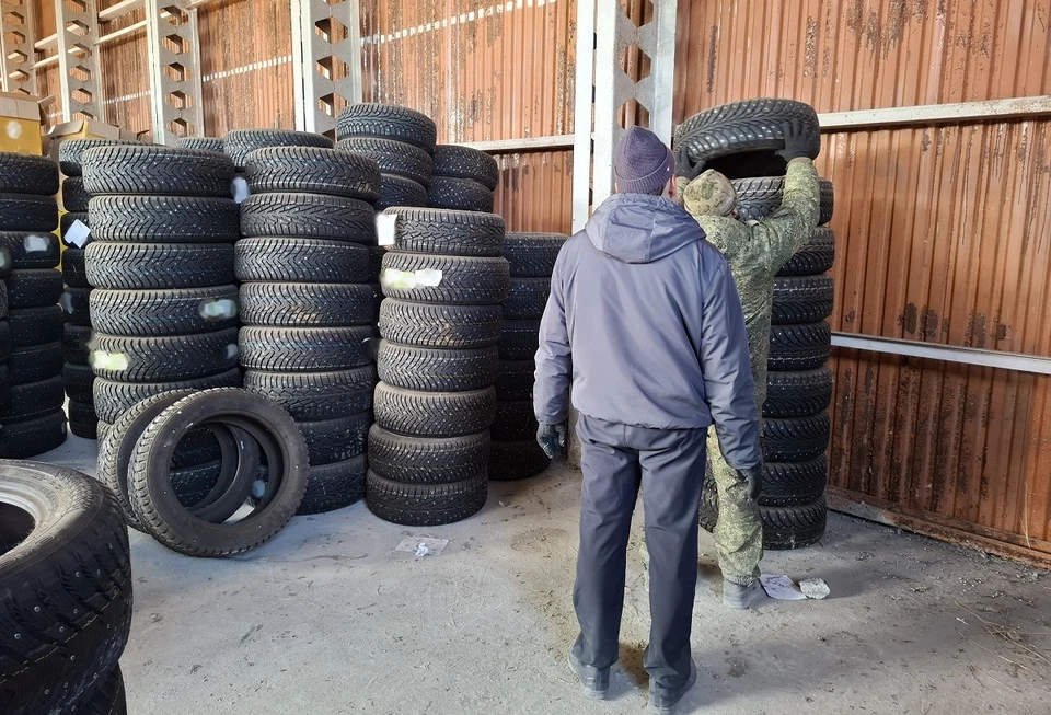 Конфискованную в Новосибирске партию шин направили на нужды Минобороны РФ. Фото: Сибирское таможенное управление