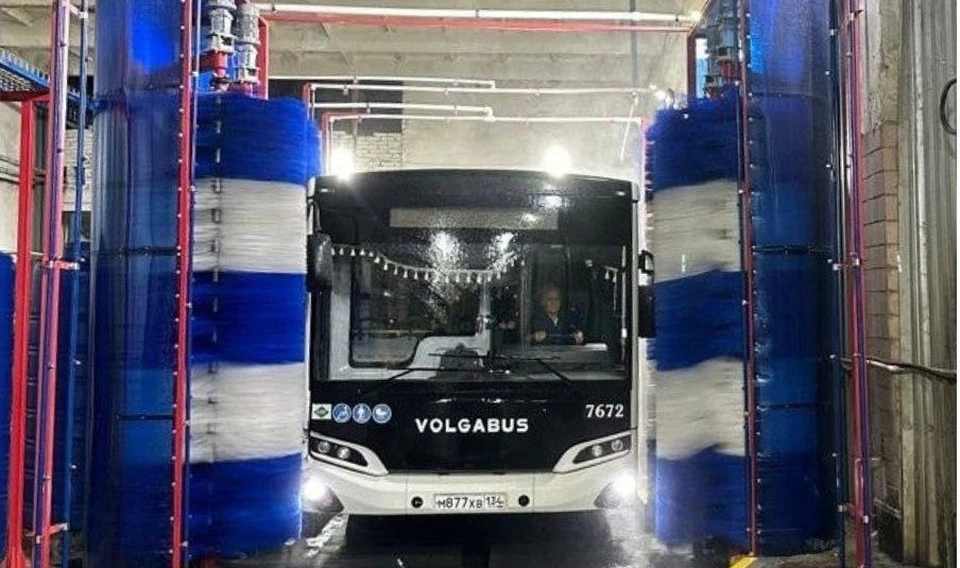 Щетки бережно отмоют кузов. Фото: администрация Волгограда.