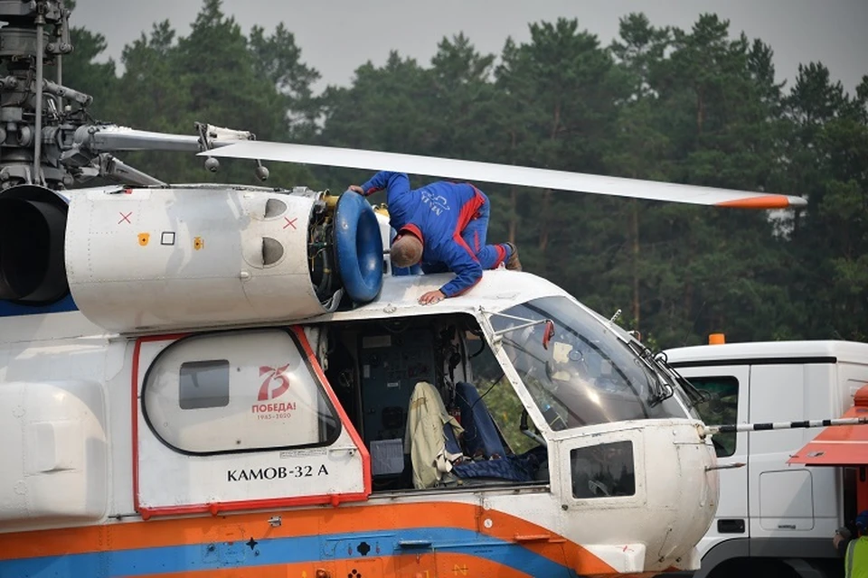 Вертолет вылетел для эвакуации моряков, застрявших на судах в Булунском районе