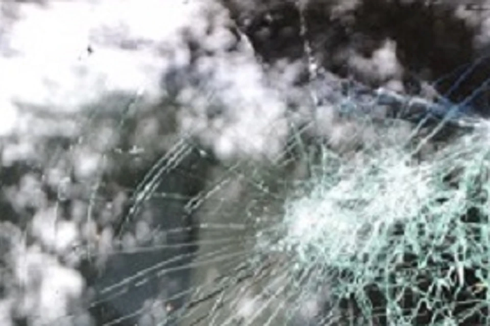 Неизвестные разбили окно в административном здании в Хабаровске