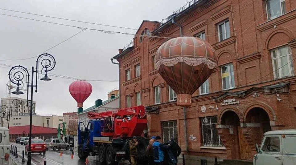 Воздушные шары на Федерации заменили летающих китов. Фото Городской центр по благоустройству
