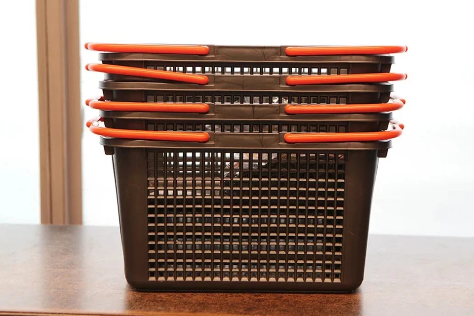 СК раскрыл, как в Жодино кассир вместе с родственниками вынесли из магазина продуктов на 20 тысяч рублей. Снимок носит иллюстративный характер.