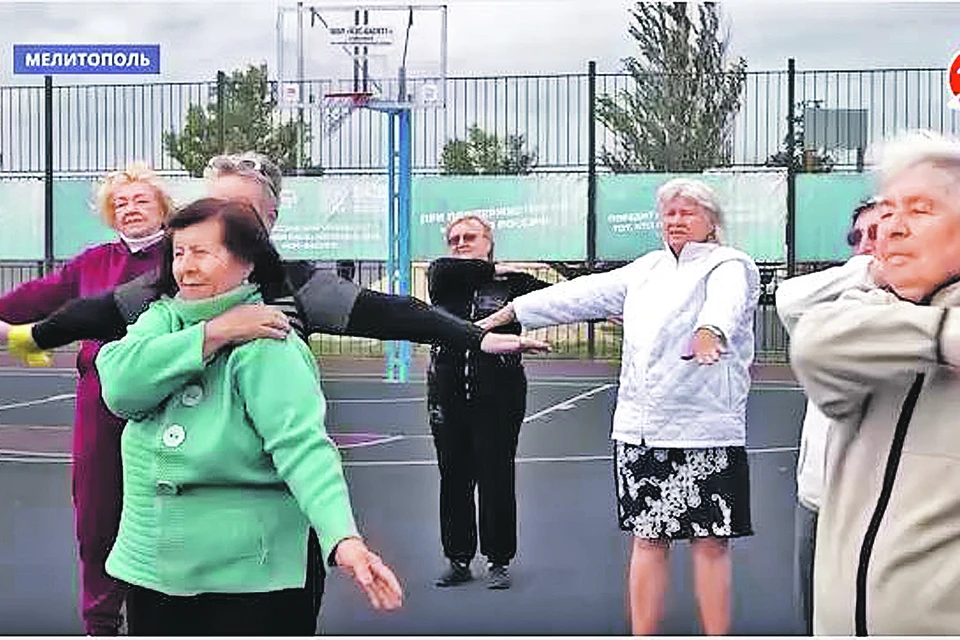 Активные пенсионеры Мелитополя на зарядку построились. Телеграм-канал «За!ТВ»