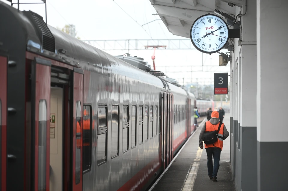 Дополнительные электрички до Моховых Гор будут ходить до 2 ноября.