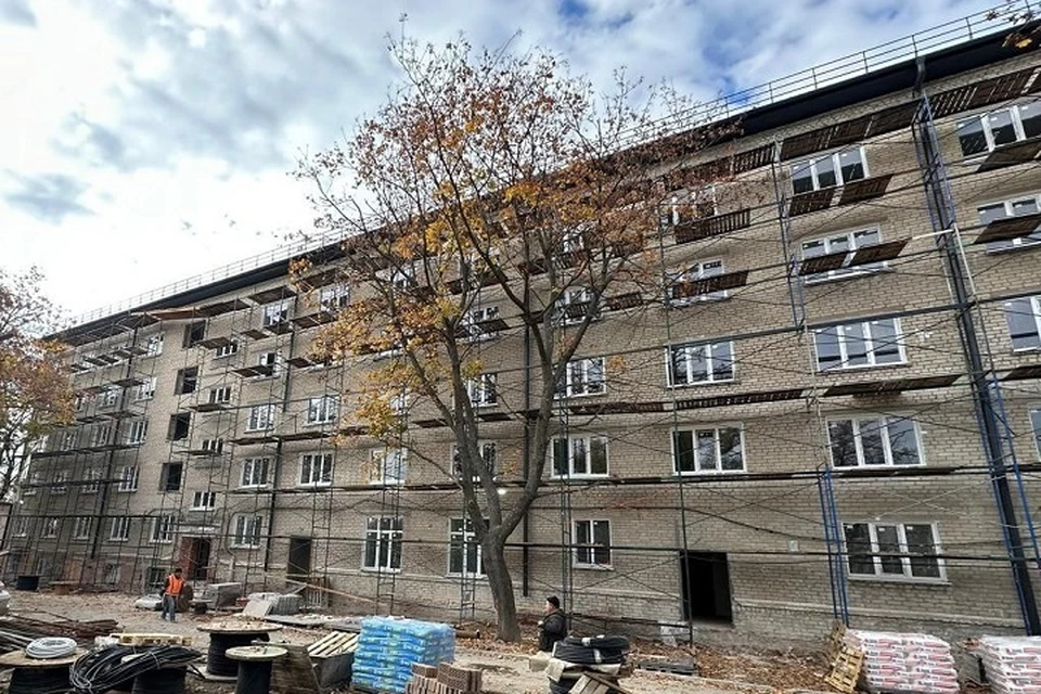 Ямал восстанавливает общежитие в поселке Донское Волновахского округа. Фото: Департамент строительства и жилищной политики ЯНАО