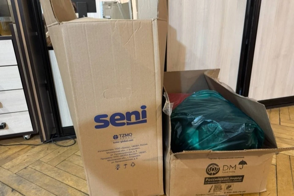 Обувь и одежду получили маргеловцы от Новой Каховки. Фото: тг-канал Владимира Оганесова