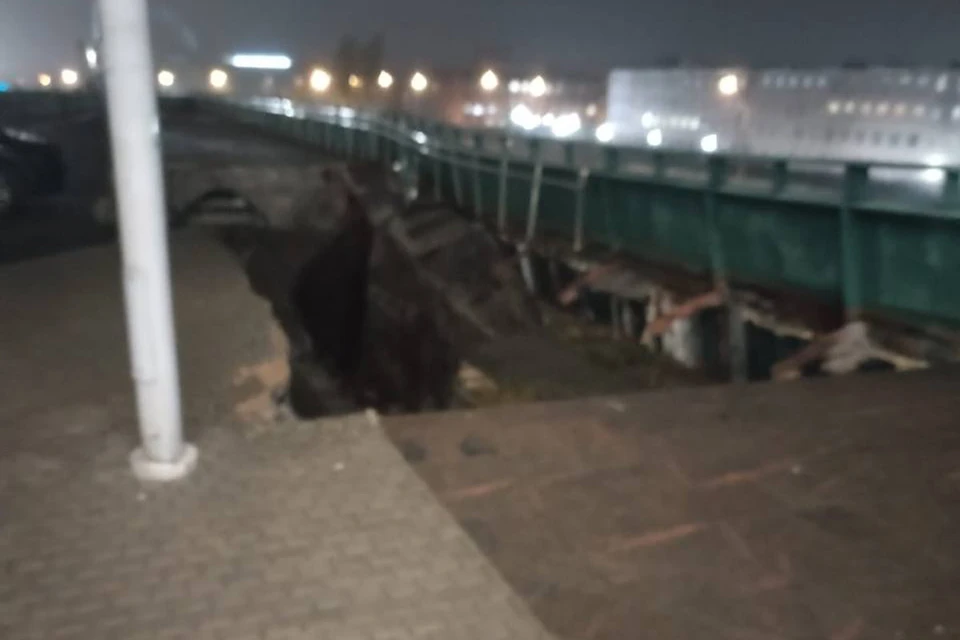 Крыша обрушилась на парковке. Фото: t.me/sztproc