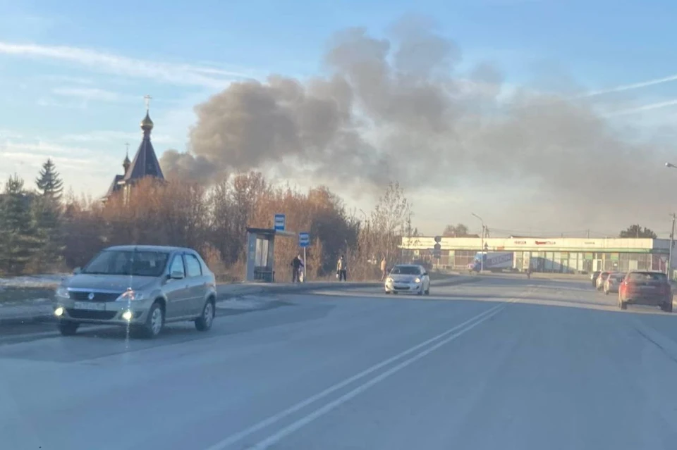 В частном секторе горят несколько домов. Фото: Предоставлено очевидцами