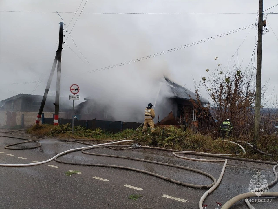 Жилой дом загорелся в Уренском округе из-за шалости ребенка с огнем