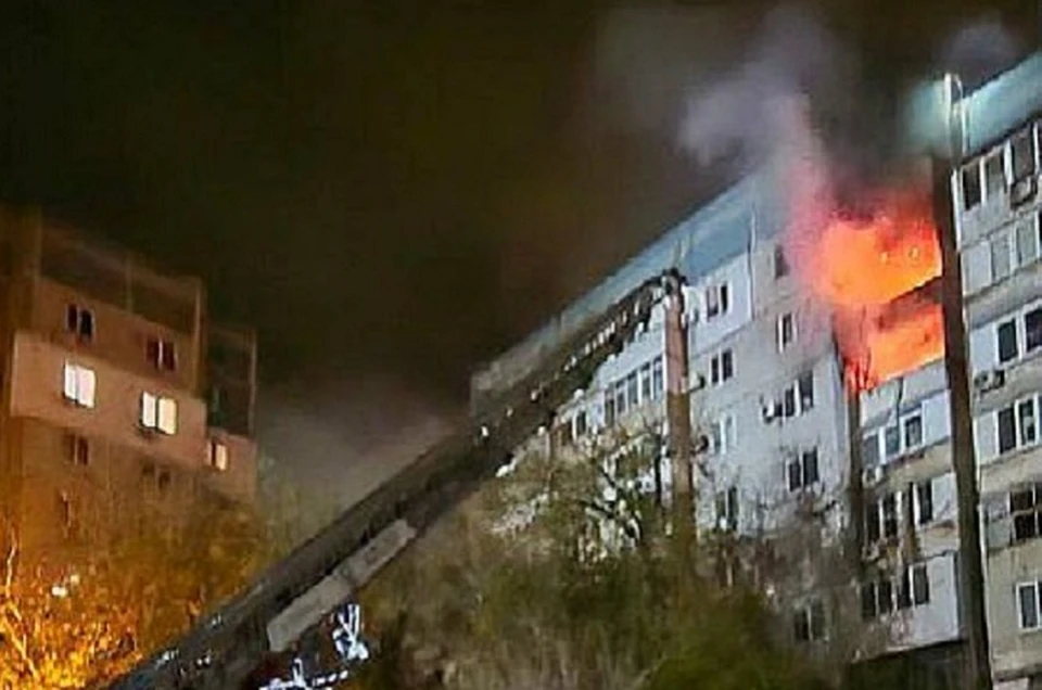 Сотрудники МЧС ликвидировали пожар из-за атаки БПЛА в Донецке. Фото: МЧС России по ДНР