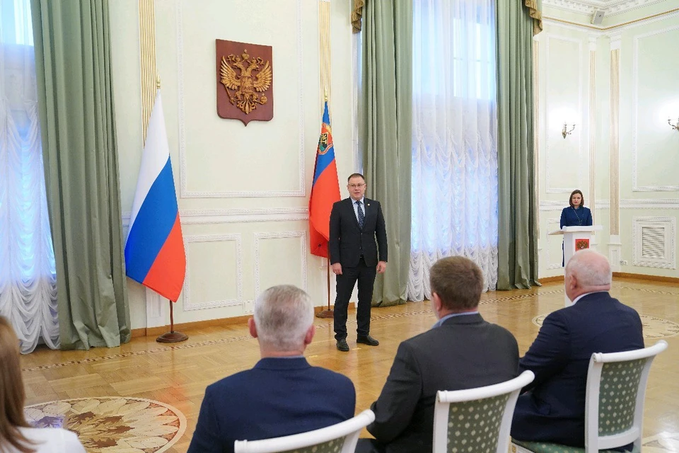 Илья Середюк вручил награды выдающимся кузбассовцам.