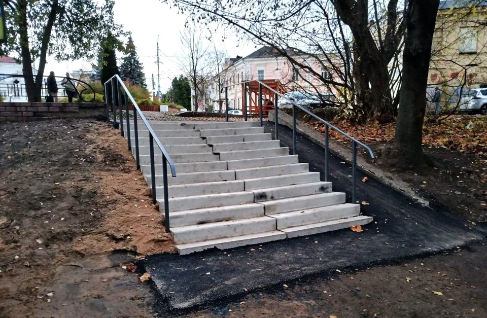 В Калуге отремонтировали пешеходную лестницу в центре города.