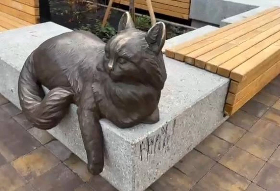 Вандал орудовал днем при прохожих