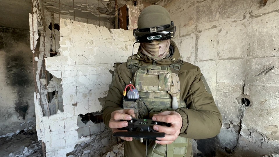 Операторы дронов поражают позиции противника