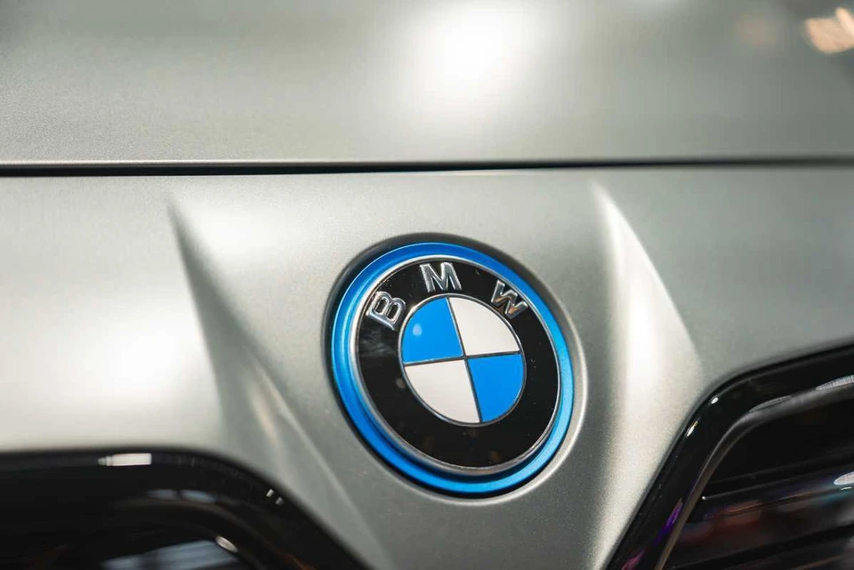 БМВ лидирует в премиальных продажах в РФ. NorthSky Films / Shutterstock.com / Fotodom