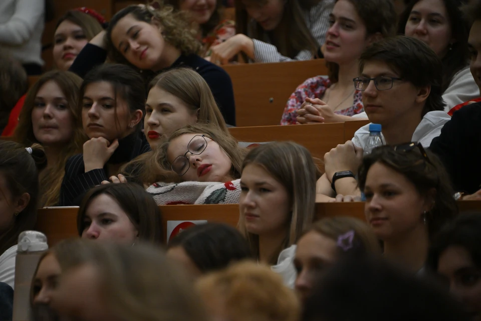 «Ъ»: вузы ограничат прием документов на платные направления по 40 специальностям