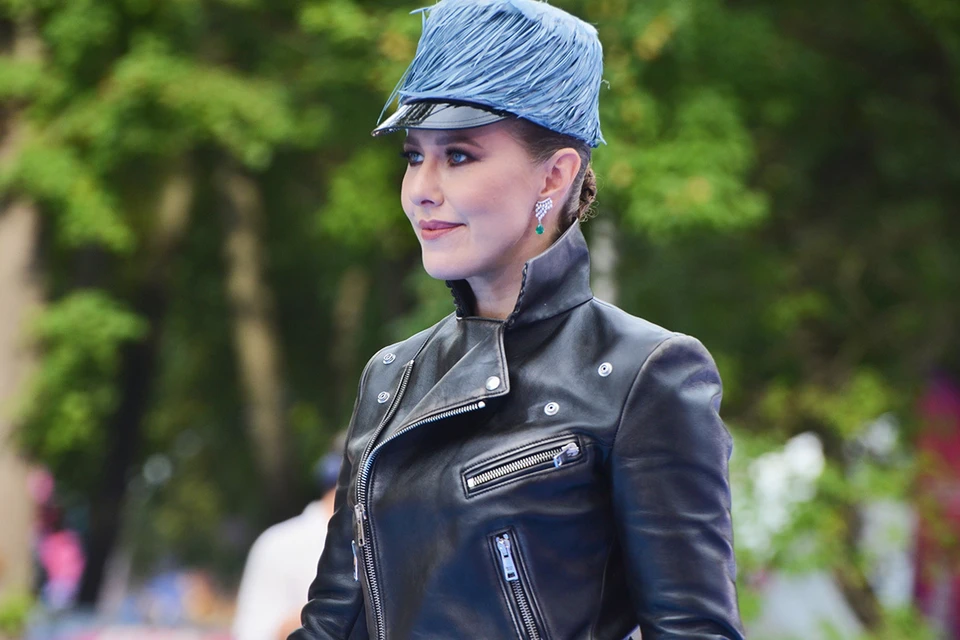 Ксения Собчак улетела в Париж