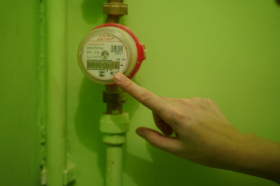 Аферисты обходят квартиры с предложением срочно поменять счетчики.