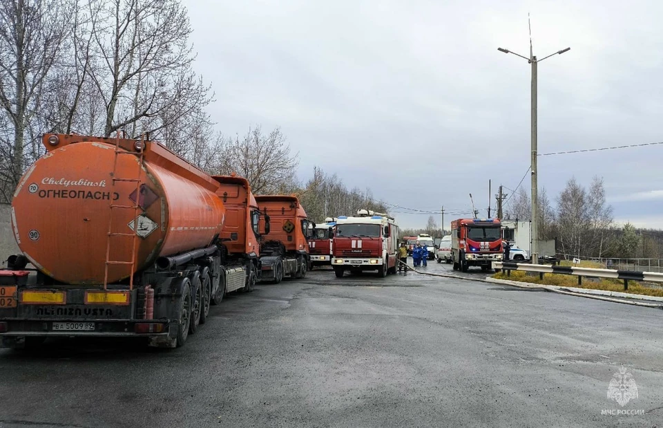 Пожар тушили 12 человек. Фото: ГУ МЧС по Челябинской области